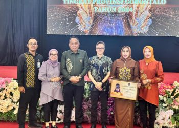 Wakili Bupati Pohuwato, Kadis Nakertrans Terima Penghargaan Paritrana Award 2024