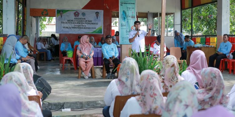 Wabup Iwan Silaturahmi serta Beri Pembinaan ke CS di Lingkungan DLH Pohuwato