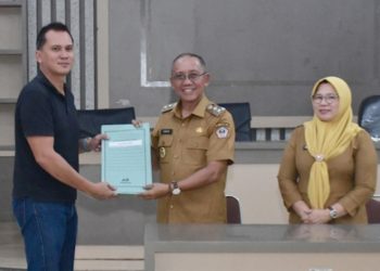 Serahkan SK Komite Medik RSUD Bumi Panua, Wabup Iwan Minta Tingkatkan Pelayanan