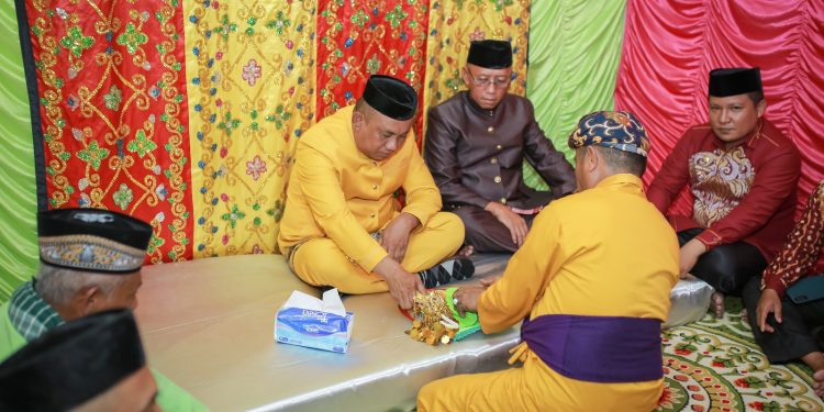Moloopu Camat Taluditi Tutup Rangkaian Adat Tujuh Camat Pohuwato