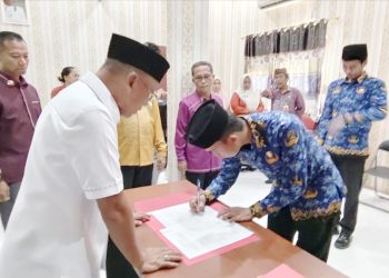 Wabup Pohuwato Kukuhkan Dua Lulusan STTD Menjadi PNS Dinas Perhubungan