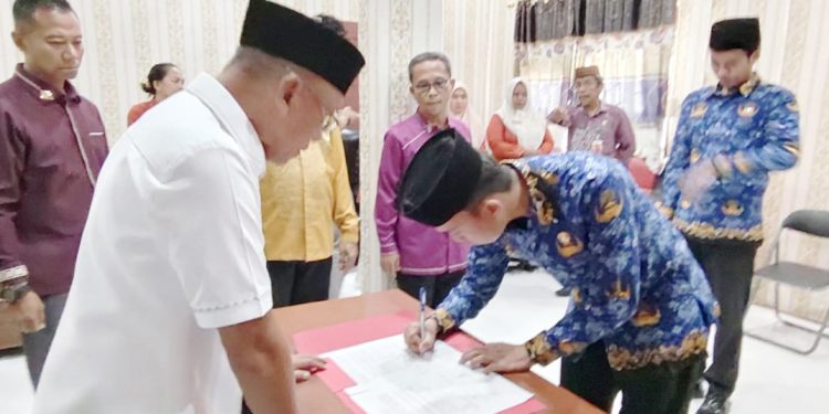 Wabup Pohuwato Kukuhkan Dua Lulusan STTD Menjadi PNS Dinas Perhubungan