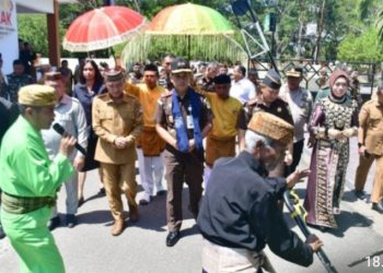 Bupati Pohuwato Sambut Kajati Gorontalo, Dengan Penghormatan Adat Mopotilolo