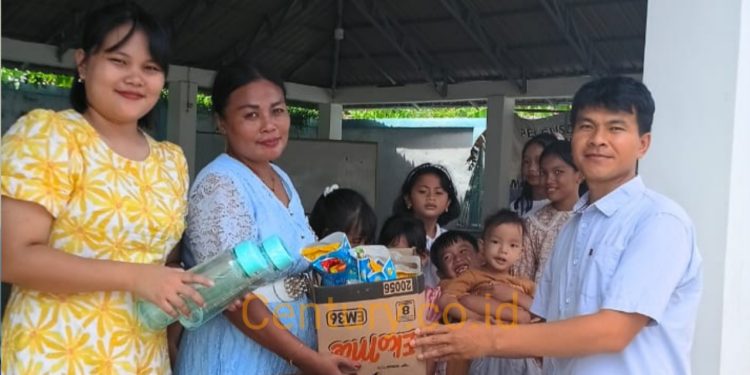 Christian Community di Tambang Emas Pani Salurkan Bingkisan di Momen Paskah