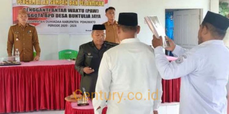 Camat Duhiadaa Lantik Amrun Majiji sebagai PAW Anggota BPD Buntulia Jaya