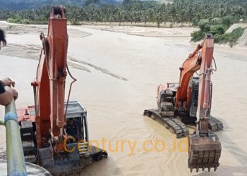 Bersama Para Penambang, YR TIM Siagakan 2 Unit Alat Berat Keruk Bendungan