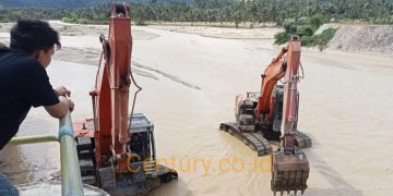 Bersama Para Penambang, YR TIM Siagakan 2 Unit Alat Berat Keruk Bendungan