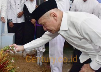 Bupati Pohuwato Lepas Jenazah KH. Fahri Djafar ke Peristirahatan Terakhir