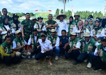 Bupati Saipul dan Pangdam XIII/Merdeka Tanam Padi di Cetak Sawah Motolohu