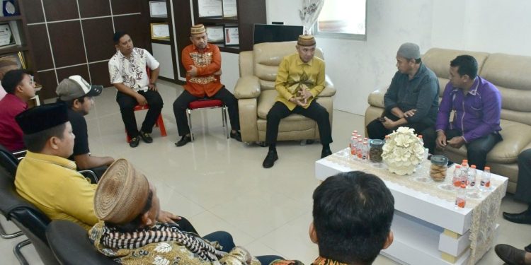 Polemik di Desa Buhu Jaya, Puluhan Perwakilan Masyarakat Temui Bupati Saipul
